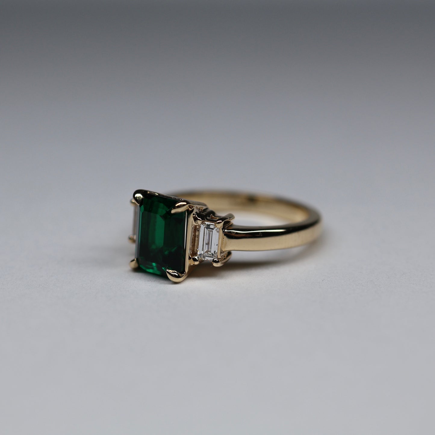 14 Emerald Diamond Ring