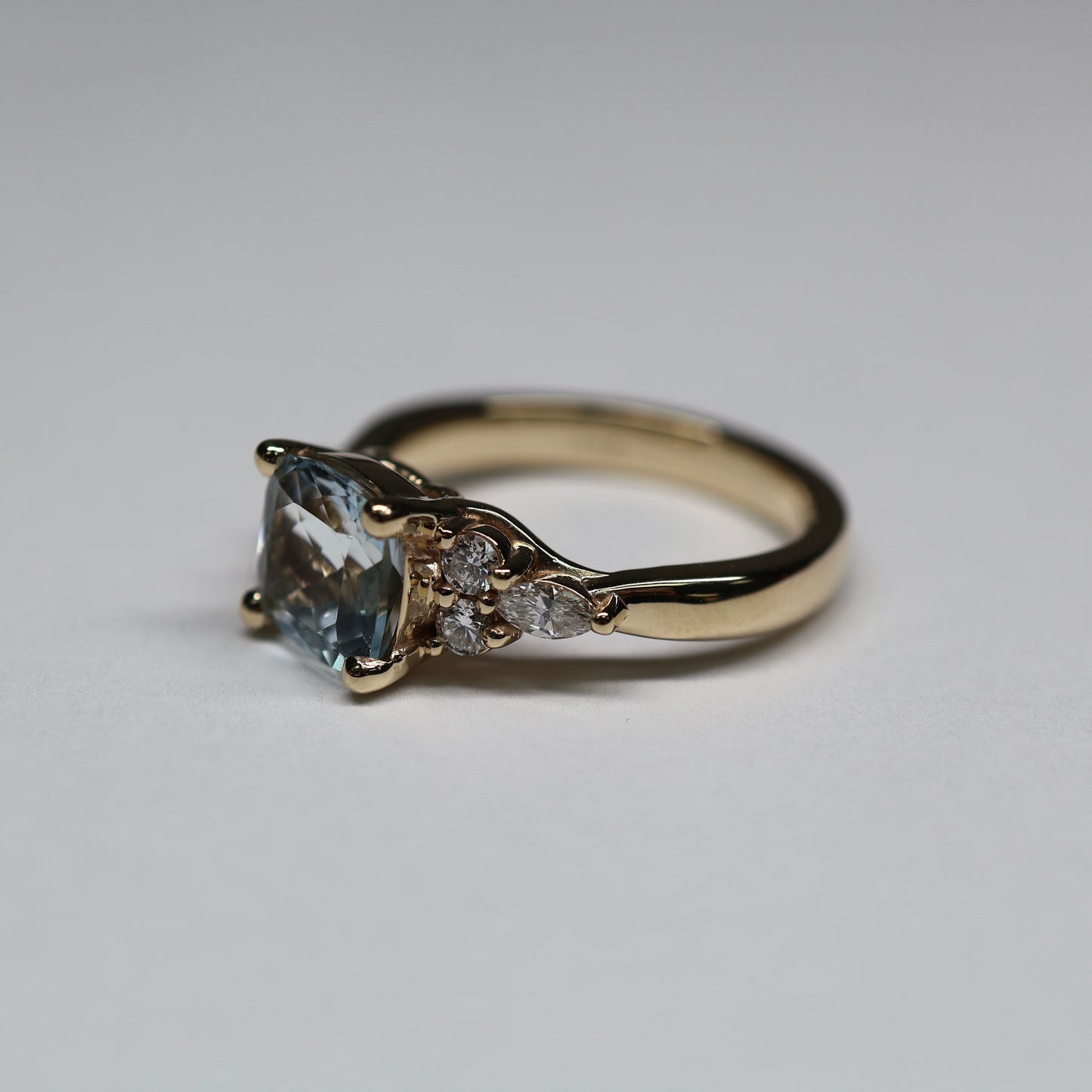 14K Aquamarine Diamond Ring